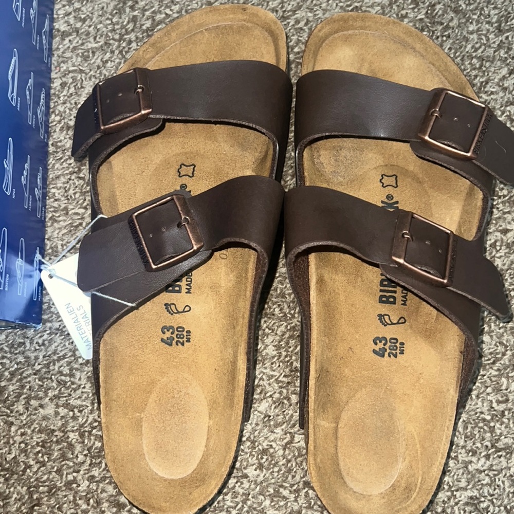 NWT Birkenstock Arizona Slide Sandal - men’s size UK 9 US M 10. Dark brown color